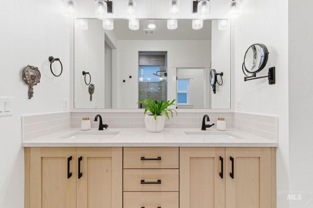 2563 S New Haven Ln, Boise, ID 83716