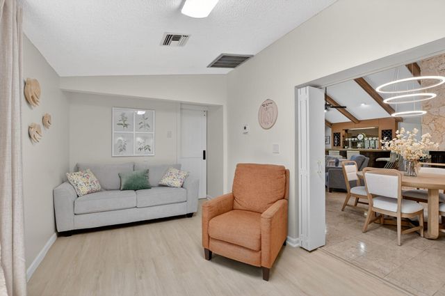 20021 Back 9 Drive, Boca Raton, FL 33498