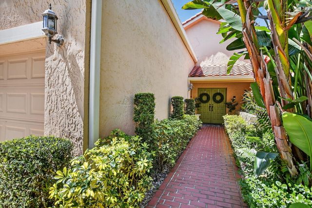 20021 Back 9 Drive, Boca Raton, FL 33498