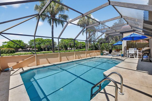 20021 Back 9 Drive, Boca Raton, FL 33498