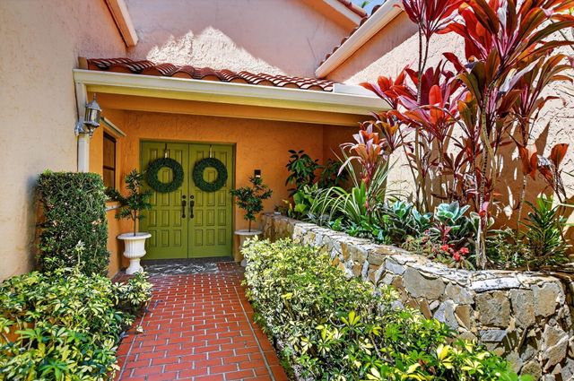 20021 Back 9 Drive, Boca Raton, FL 33498