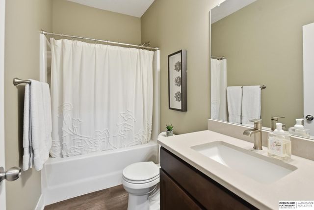 7020 S 184th Street, Omaha, NE 68136