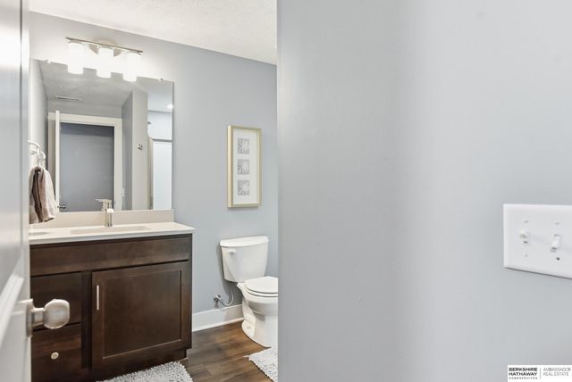 7020 S 184th Street, Omaha, NE 68136