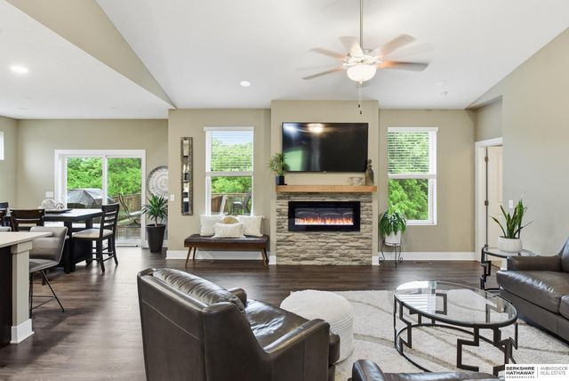7020 S 184th Street, Omaha, NE 68136
