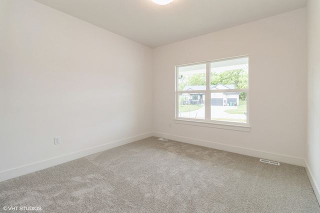 143 10th Avenue NE, Altoona, IA 50009