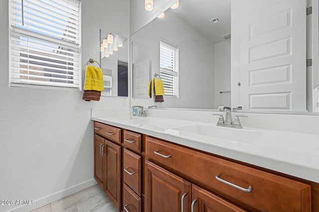 937 E LA MIRADA Drive, Phoenix, AZ 85042