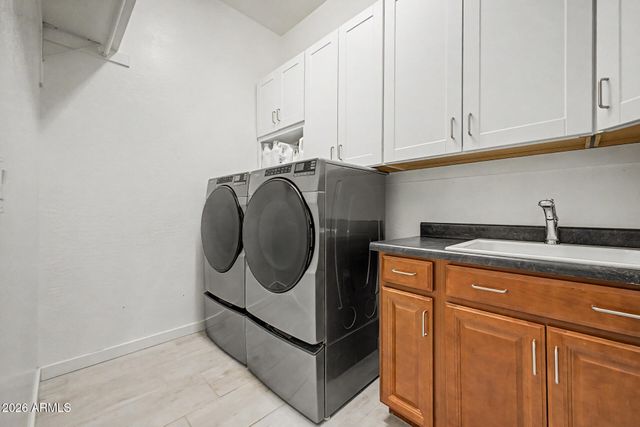 937 E LA MIRADA Drive, Phoenix, AZ 85042