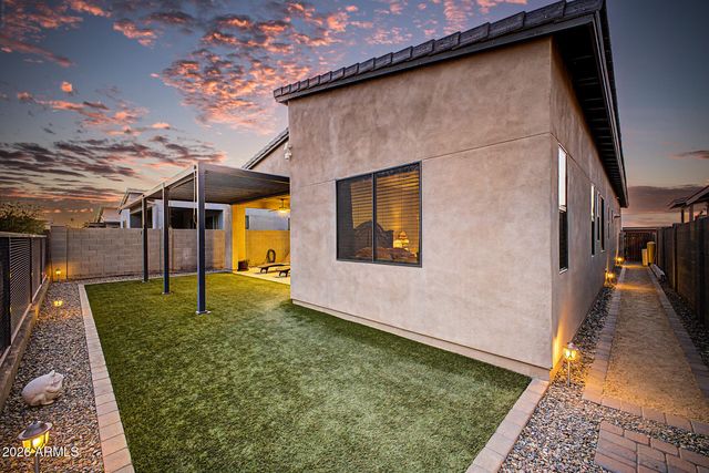 937 E LA MIRADA Drive, Phoenix, AZ 85042