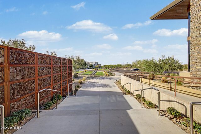 937 E LA MIRADA Drive, Phoenix, AZ 85042