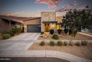 937 E LA MIRADA Drive, Phoenix, AZ 85042