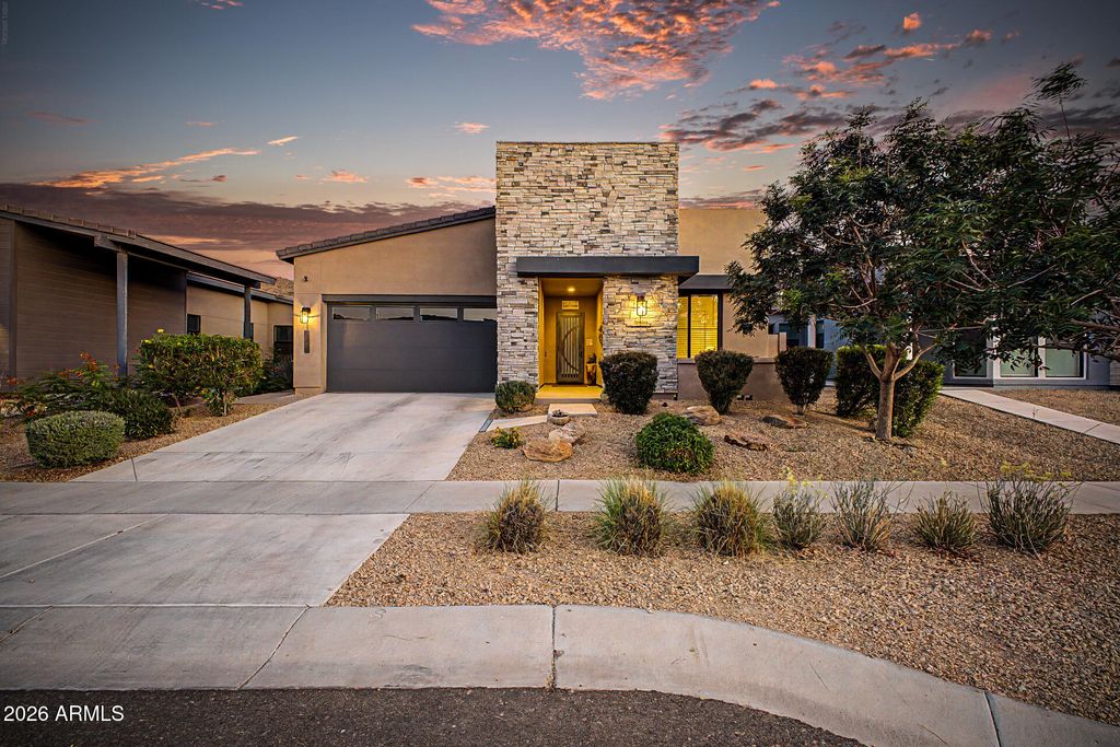 937 E LA MIRADA Drive, Phoenix, AZ 85042