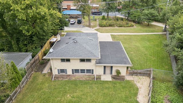 652 S Poplar Avenue, Elmhurst, IL 60126