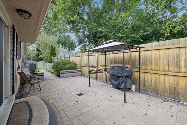 652 S Poplar Avenue, Elmhurst, IL 60126