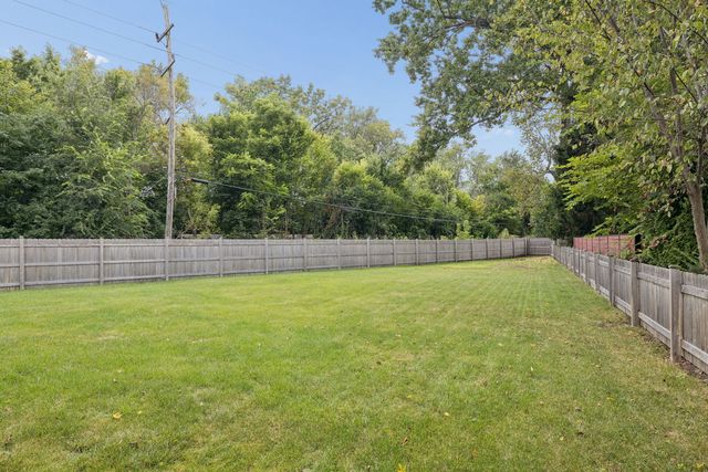 652 S Poplar Avenue, Elmhurst, IL 60126