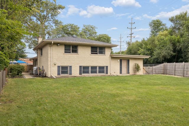 652 S Poplar Avenue, Elmhurst, IL 60126