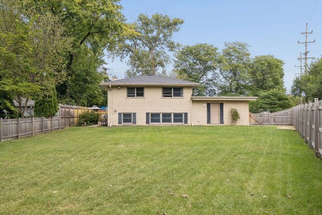 652 S Poplar Avenue, Elmhurst, IL 60126