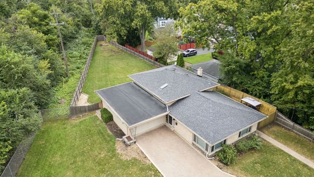 652 S Poplar Avenue, Elmhurst, IL 60126