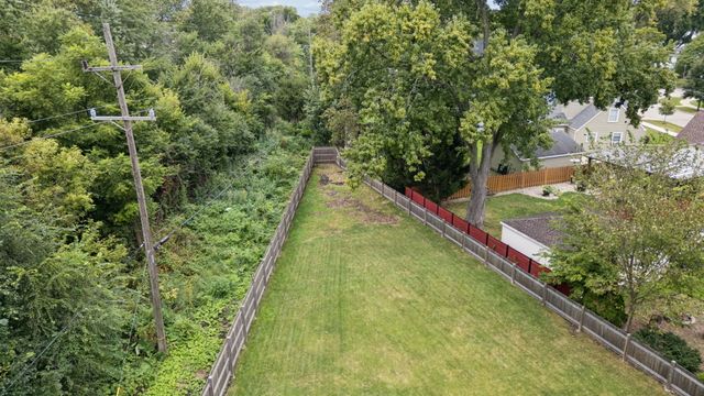 652 S Poplar Avenue, Elmhurst, IL 60126