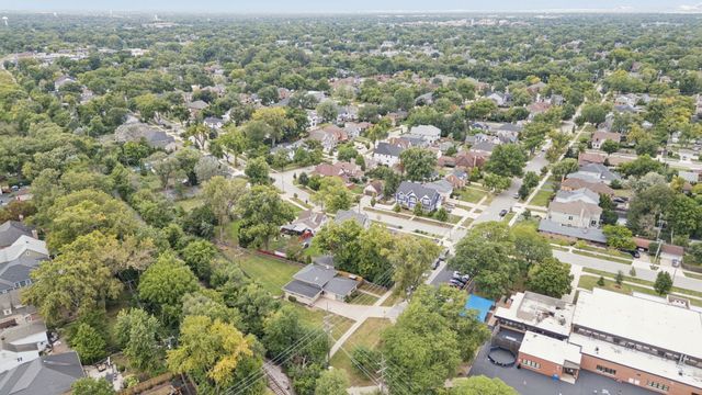 652 S Poplar Avenue, Elmhurst, IL 60126