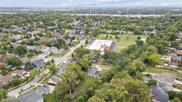652 S Poplar Avenue, Elmhurst, IL 60126