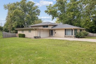 652 S Poplar Avenue, Elmhurst, IL 60126