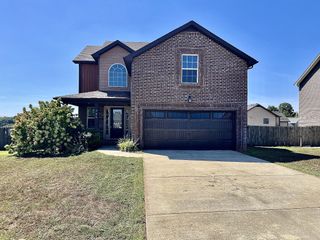 735 Crestone Ln, Clarksville, TN 37042