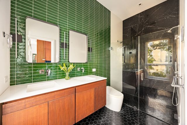 19 CONSELYEA Street, New York City, NY 11211