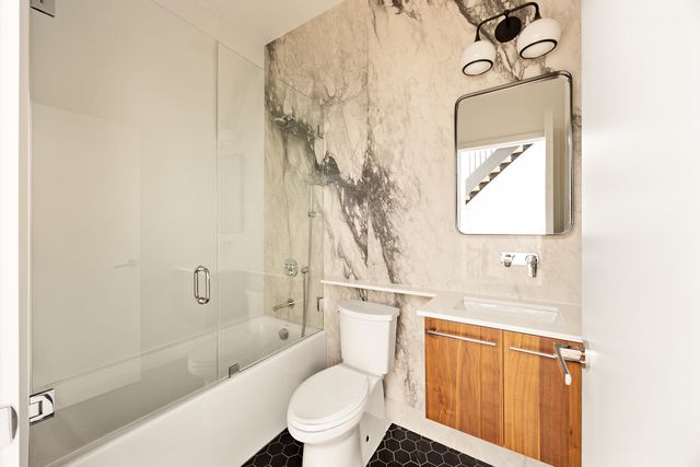 19 CONSELYEA Street, New York City, NY 11211