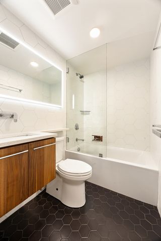 19 CONSELYEA Street, New York City, NY 11211