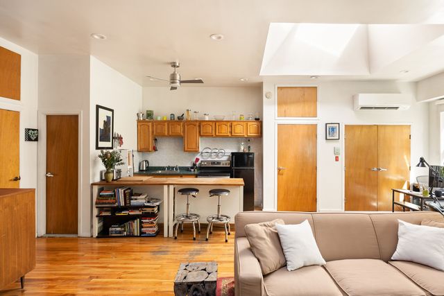 19 CONSELYEA Street, New York City, NY 11211