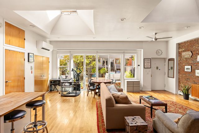 19 CONSELYEA Street, New York City, NY 11211