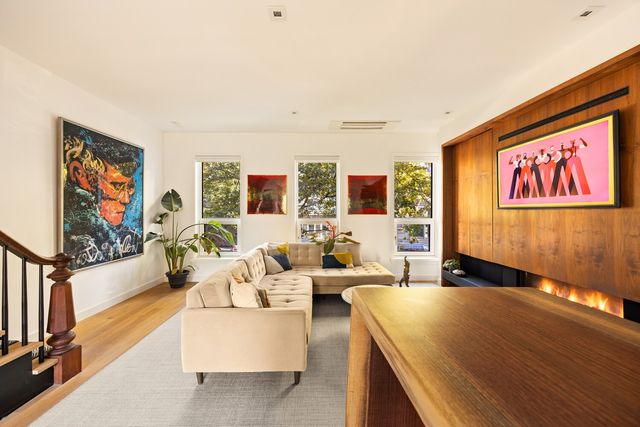 19 CONSELYEA Street, New York City, NY 11211