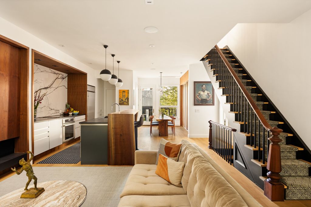 19 CONSELYEA Street, New York City, NY 11211