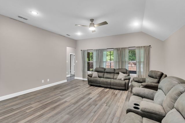 944 Crockett Street, Aubrey, TX 76227