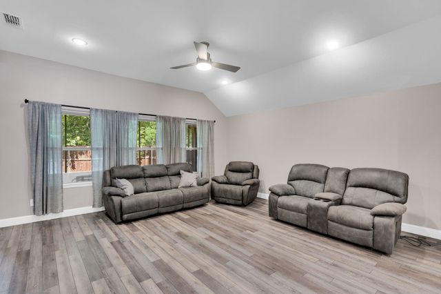 944 Crockett Street, Aubrey, TX 76227