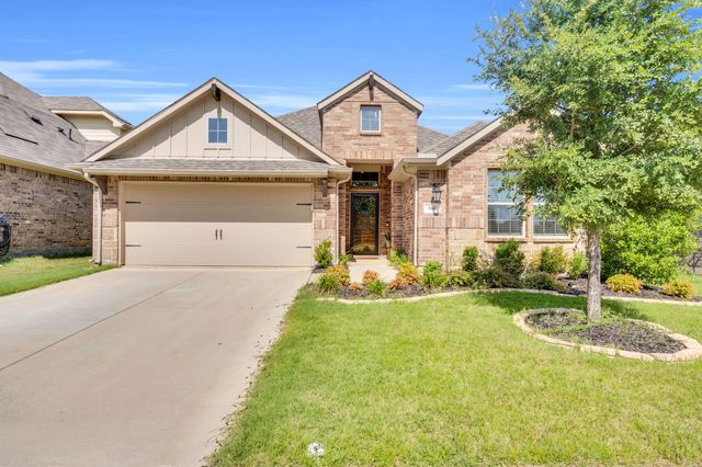 944 Crockett Street, Aubrey, TX 76227