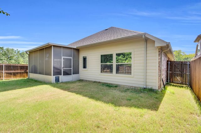944 Crockett Street, Aubrey, TX 76227
