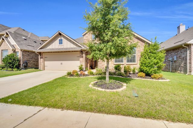 944 Crockett Street, Aubrey, TX 76227
