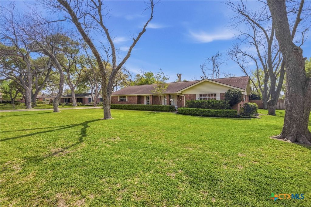 501 Dundee Street, Victoria, TX 77904