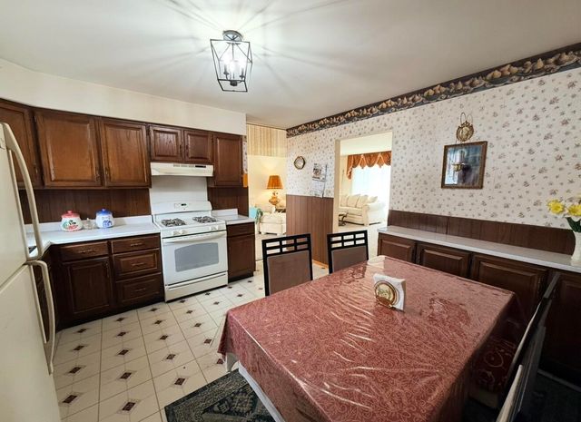 1810 W 95th Court, Crown Point, IN 46307