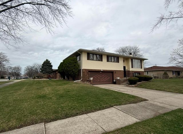 1810 W 95th Court, Crown Point, IN 46307