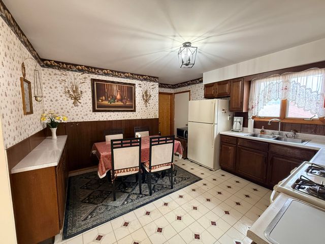 1810 W 95th Court, Crown Point, IN 46307