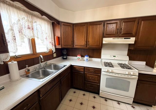 1810 W 95th Court, Crown Point, IN 46307