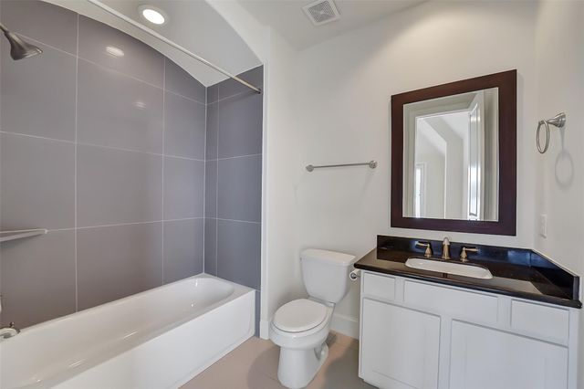 2058 Fannin Station N, Houston, TX 77045