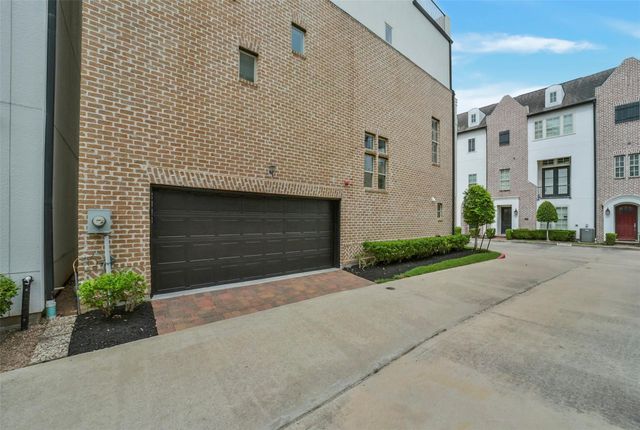 2058 Fannin Station N, Houston, TX 77045