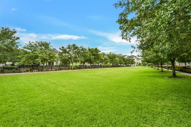 2058 Fannin Station N, Houston, TX 77045
