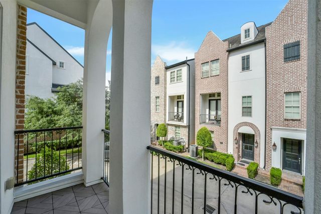 2058 Fannin Station N, Houston, TX 77045
