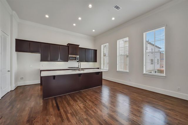 2058 Fannin Station N, Houston, TX 77045