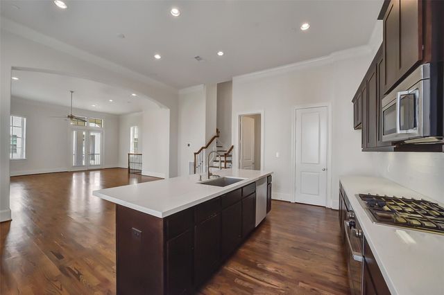 2058 Fannin Station N, Houston, TX 77045