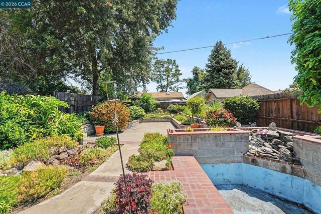 2356 Golden Bear Circle, Stockton, CA 95209